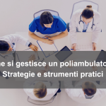 Come si gestisce un poliambulatorio? Strategie e strumenti pratici team di medici impegnati in una riunione per la gestione di un poliambulatorio